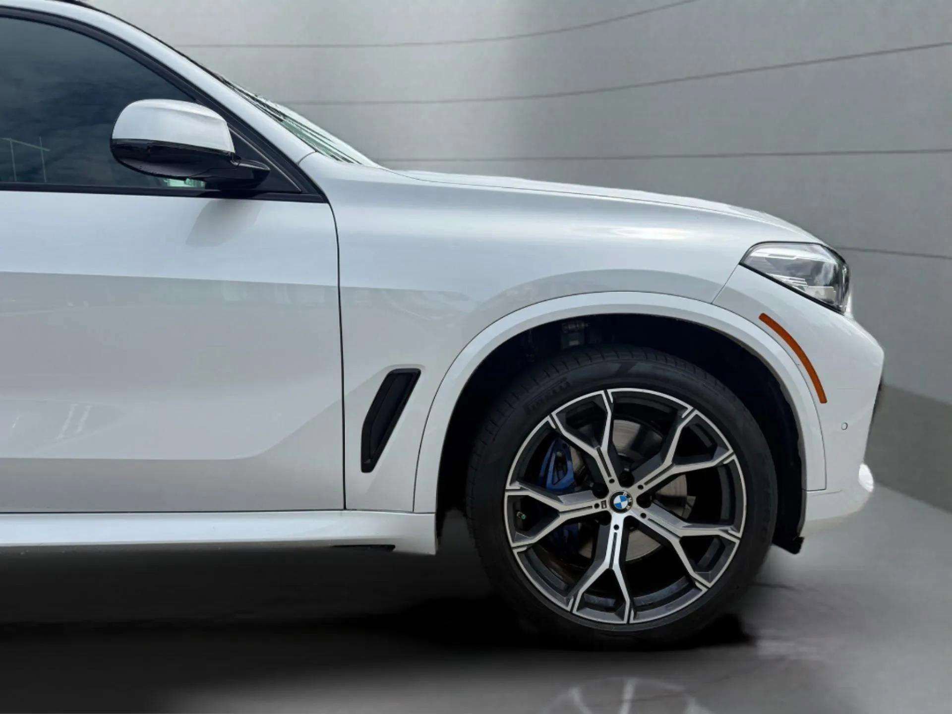 Used 2021 BMW X5 xDrive40i w/ M Sport Package image 9