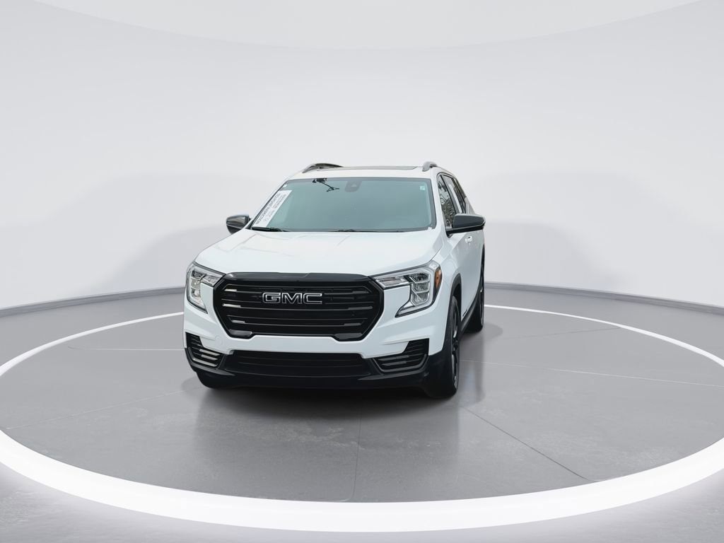 Used 2024 GMC Terrain SLE w/ Driver Convenience Package image 3