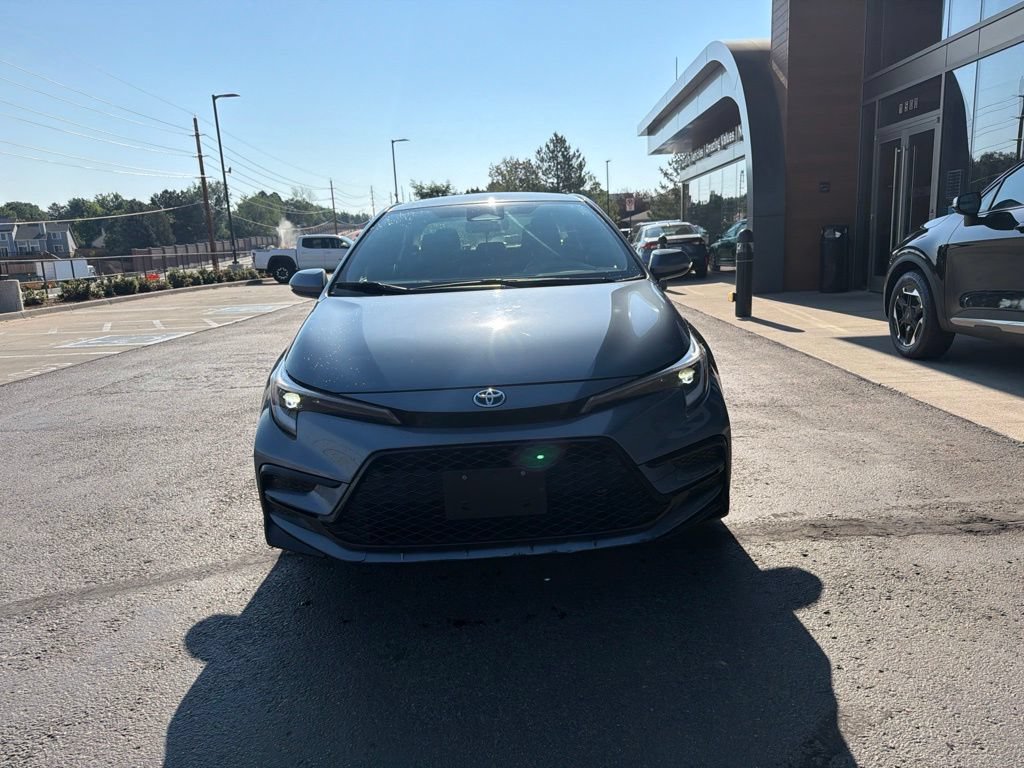 Used 2023 Toyota Corolla SE FWD image 2