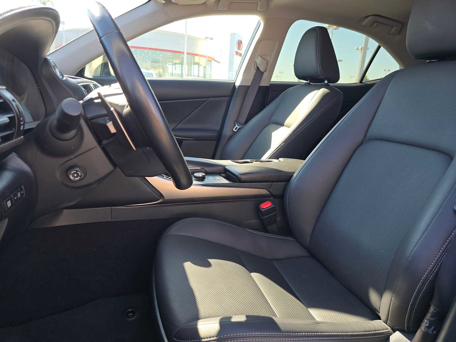 Used 2018 Lexus IS 300 image 22