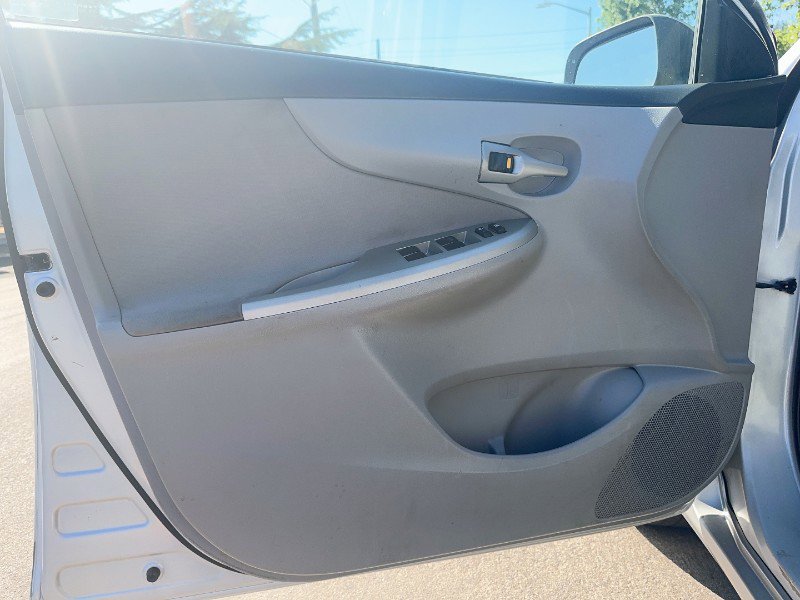 Used 2013 Toyota Corolla LE image 11