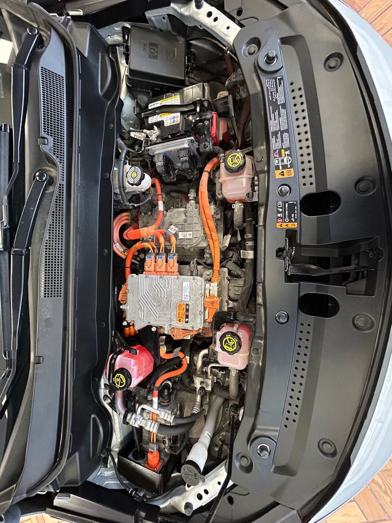 Used 2022 Chevrolet Bolt EUV LT w/ Comfort Package image 9