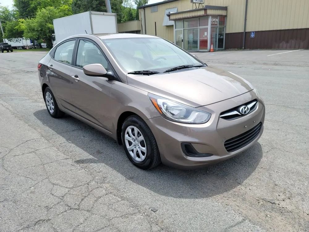 Used 2012 Hyundai Accent GLS FWD image 3