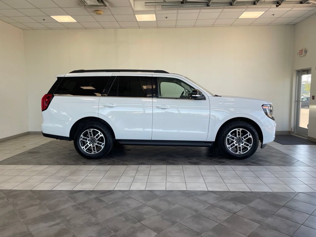 Used 2025 Ford Expedition Active AWD/4WD image 5
