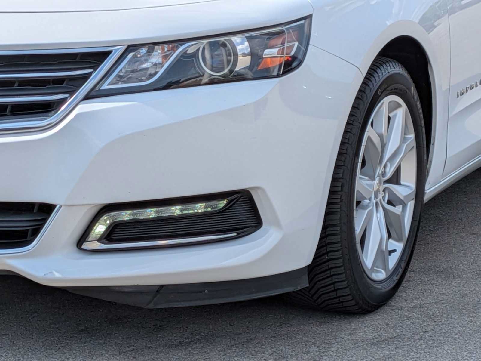 Used 2018 Chevrolet Impala LT w/ Sunroof and Spoiler Package FWD image 10