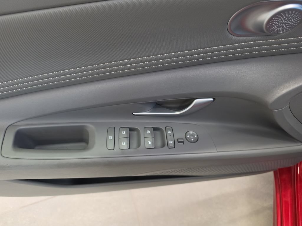 Used 2025 Hyundai Elantra SEL FWD image 16