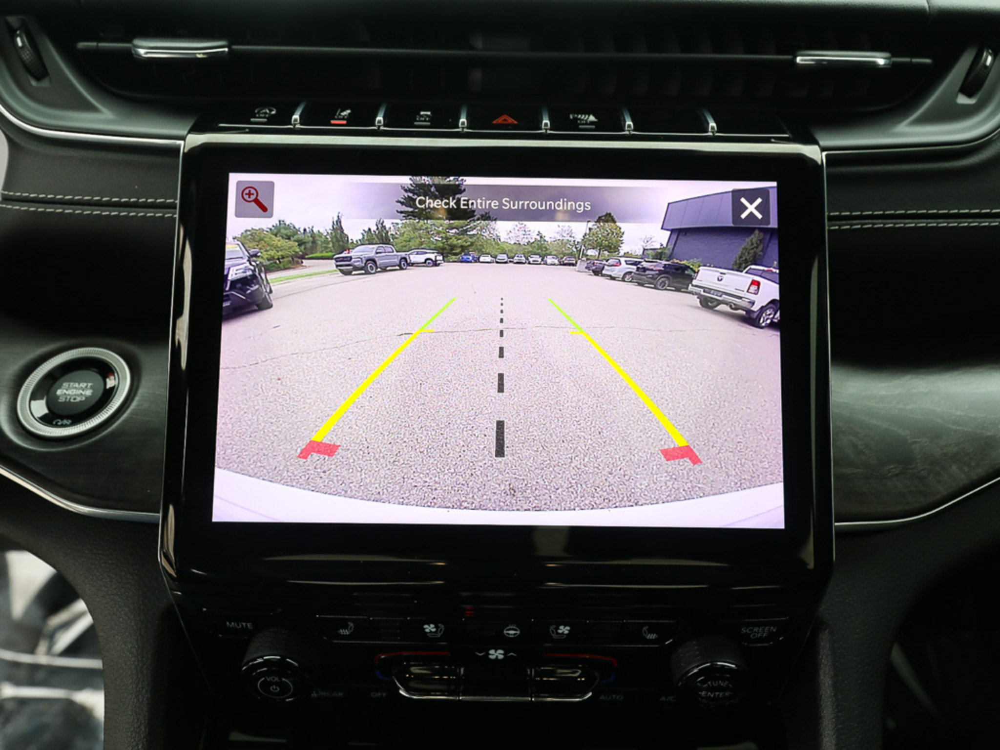 Used 2023 Jeep Grand Cherokee Overland w/ Luxury Tech Group IV AWD/4WD image 17
