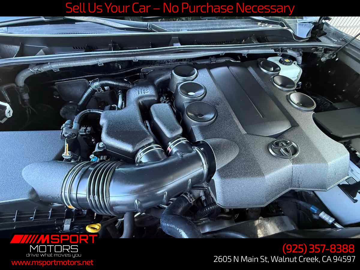 Used 2018 Toyota 4Runner SR5 AWD/4WD image 28