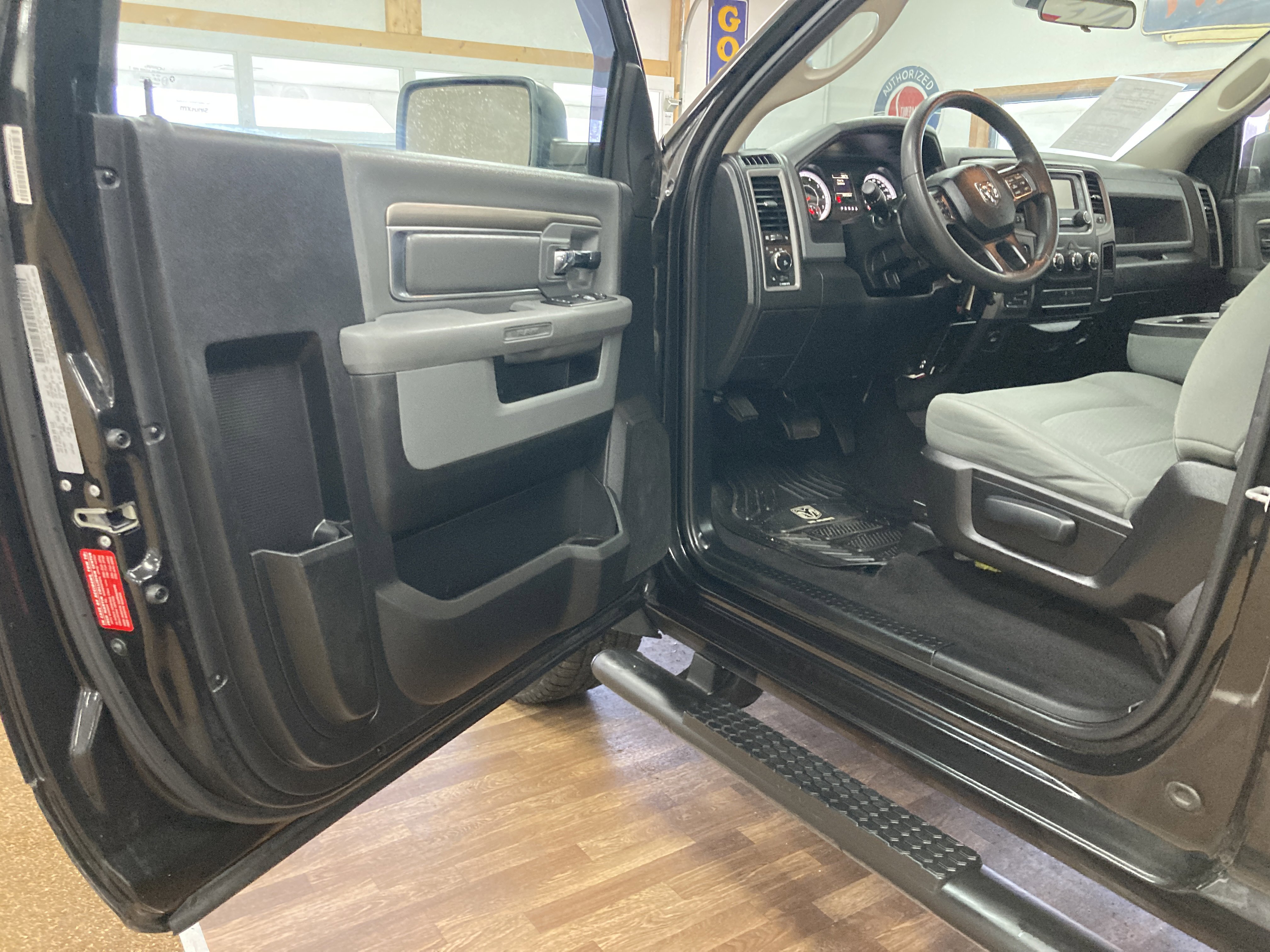 Used 2017 RAM 1500 Express w/ Black Ram 1500 Express Group AWD/4WD image 10