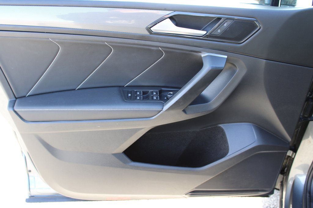 Used 2023 Volkswagen Tiguan SE image 9