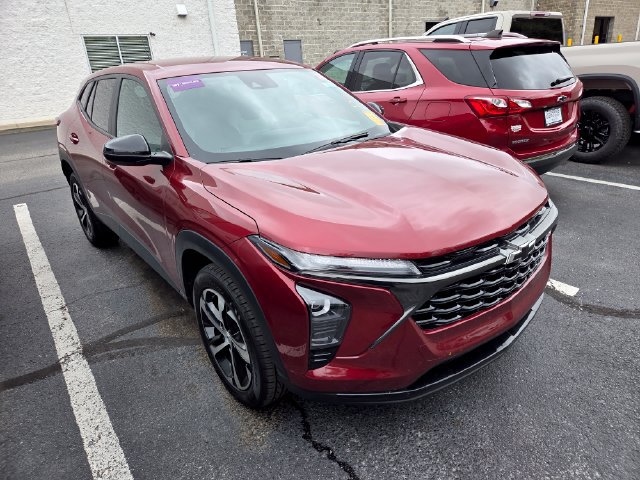 Used 2024 Chevrolet Trax RS FWD image 3