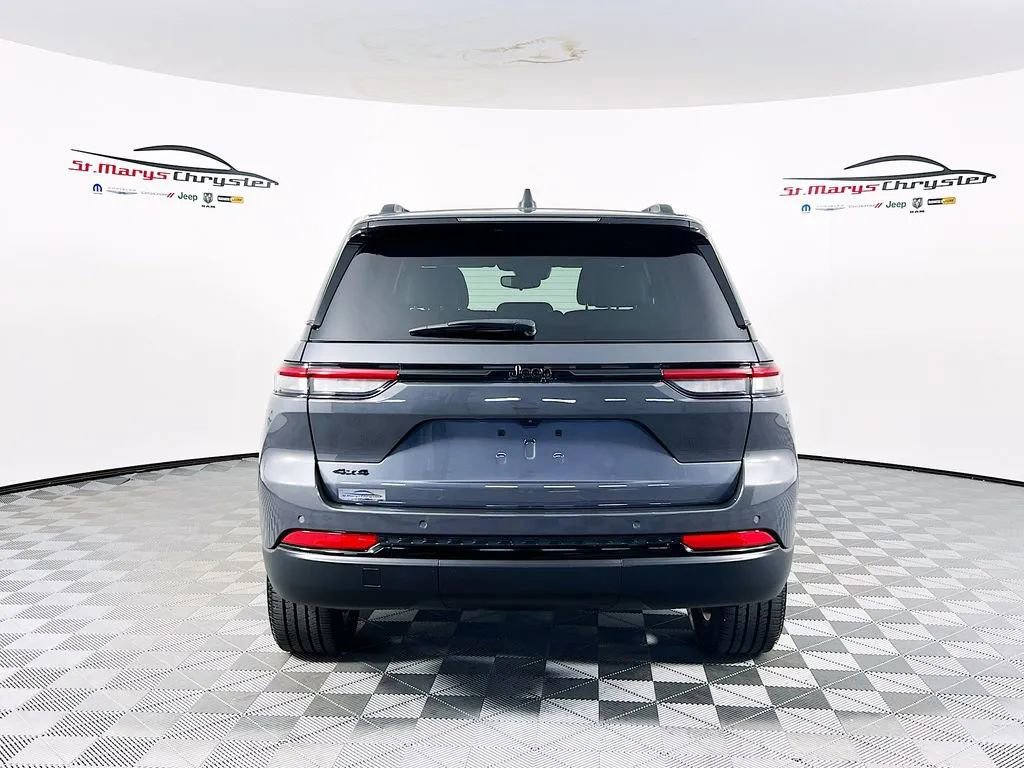 Used 2024 Jeep Grand Cherokee Altitude AWD/4WD image 7