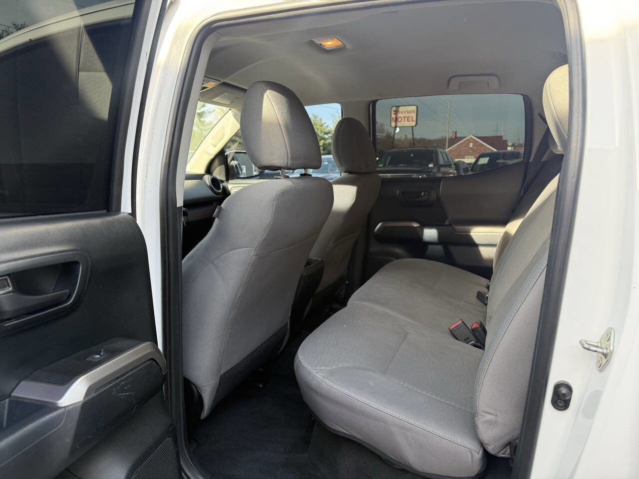 Used 2017 Toyota Tacoma SR5 w/ Exterior Package image 12