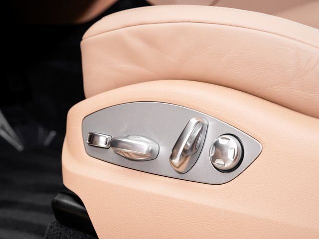 Certified 2025 Porsche Macan image 12