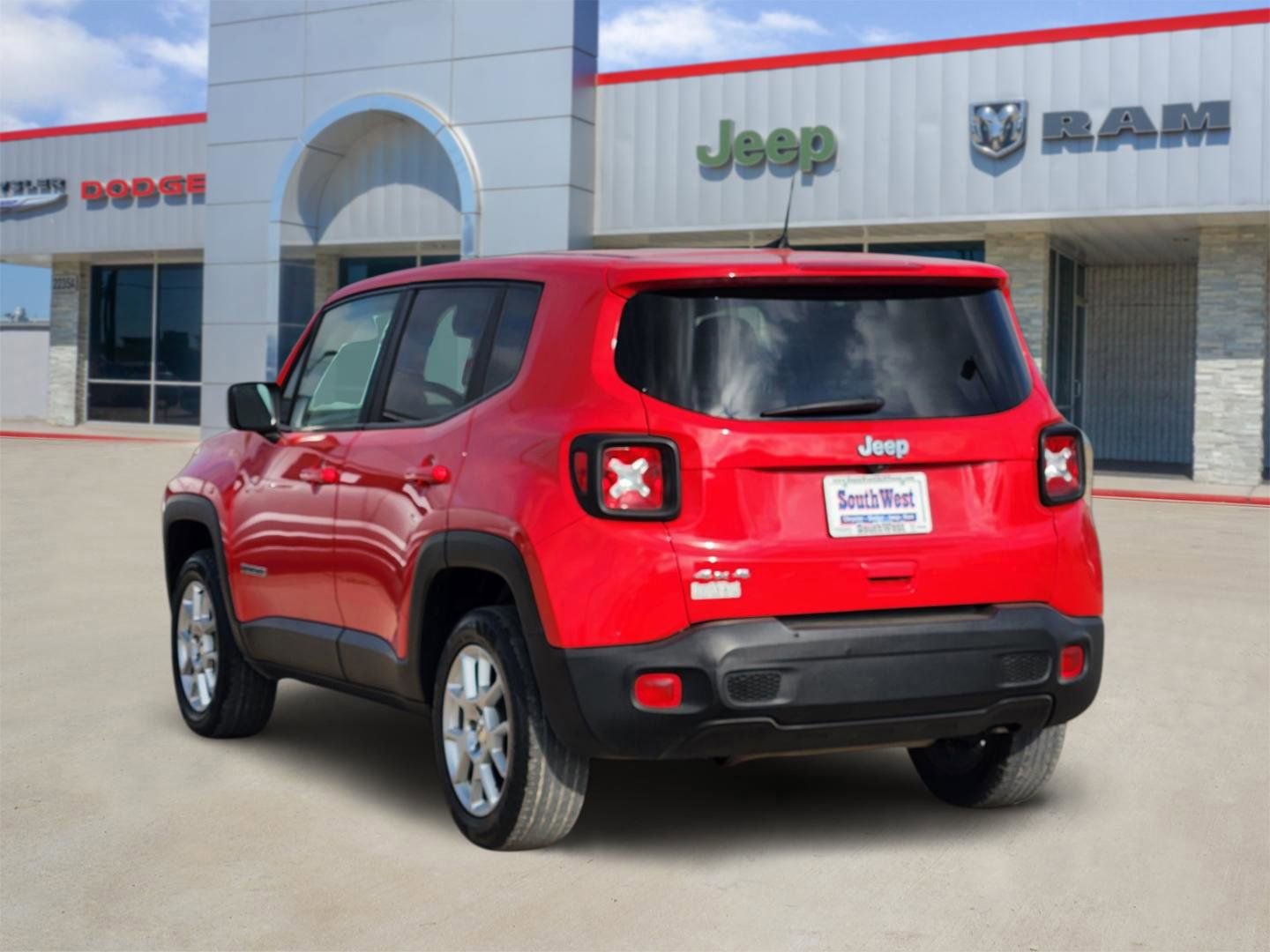 Used 2023 Jeep Renegade Latitude AWD/4WD image 4