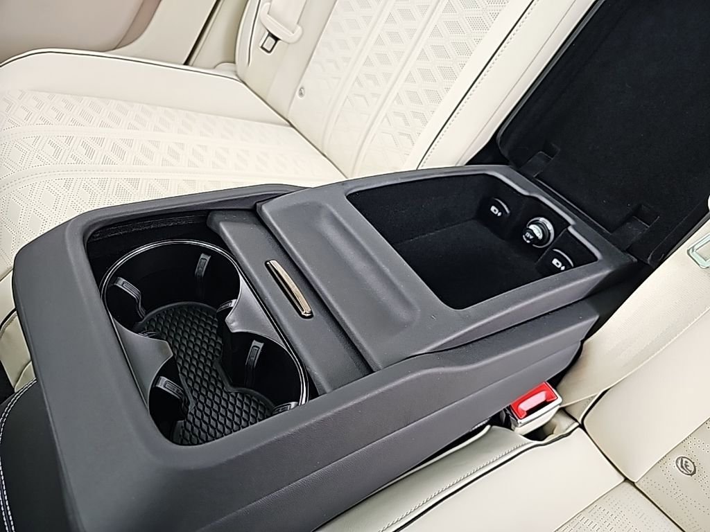New 2025 Bentley Flying Spur Plug-In Hybrid image 35