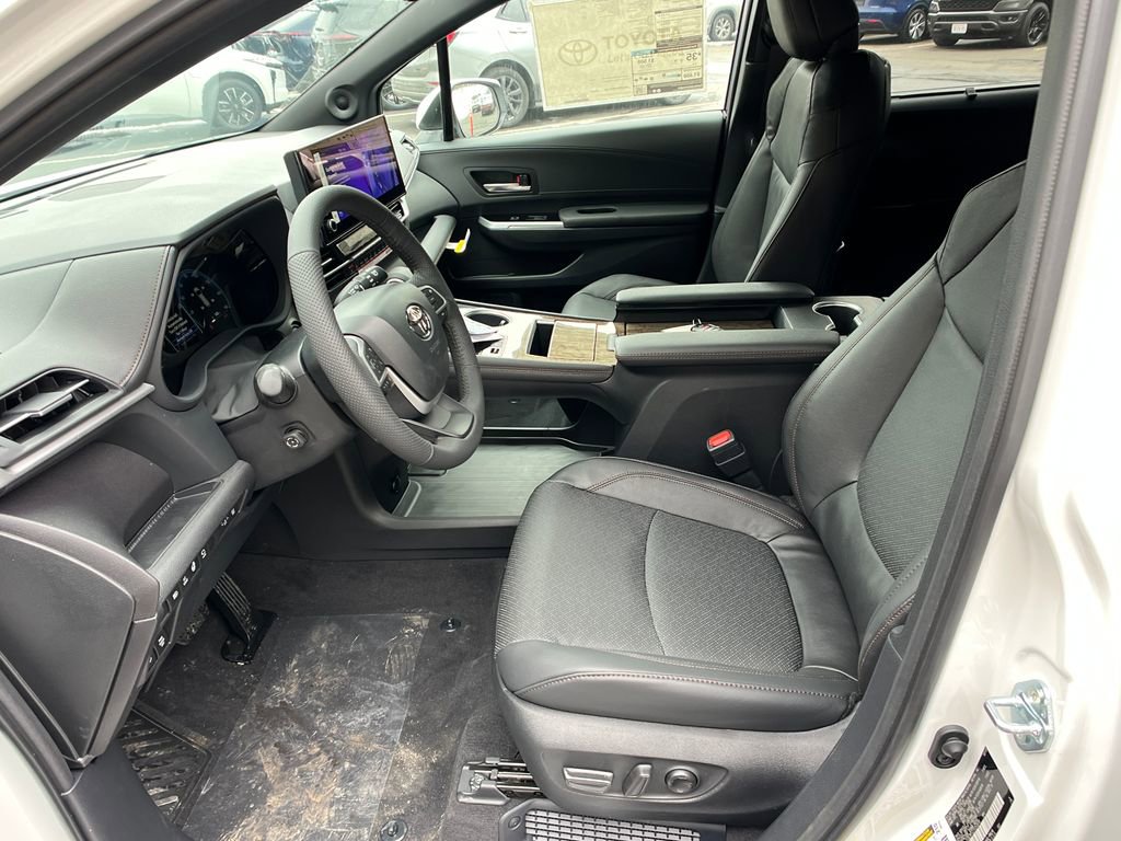 New 2026 Toyota Sienna Platinum image 9