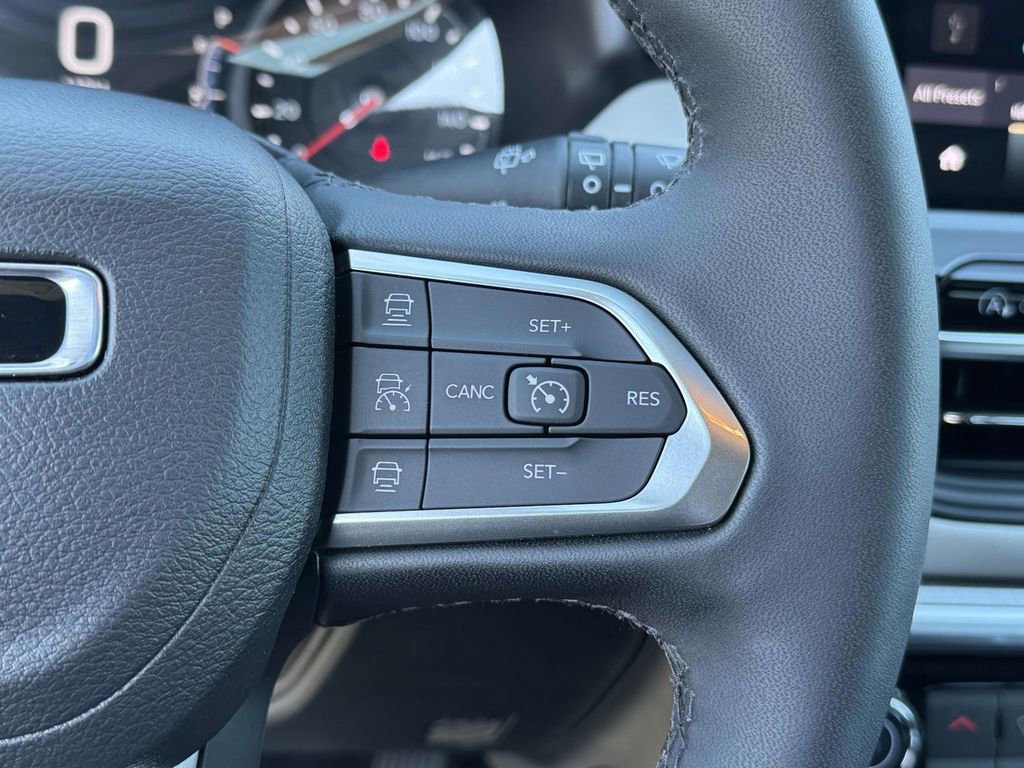 Used 2026 Jeep Compass Limited AWD/4WD image 23