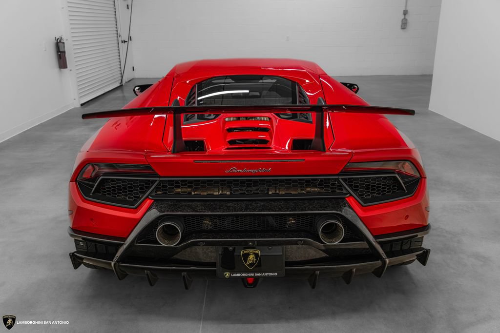 Used 2018 Lamborghini Huracan Performante AWD/4WD image 18