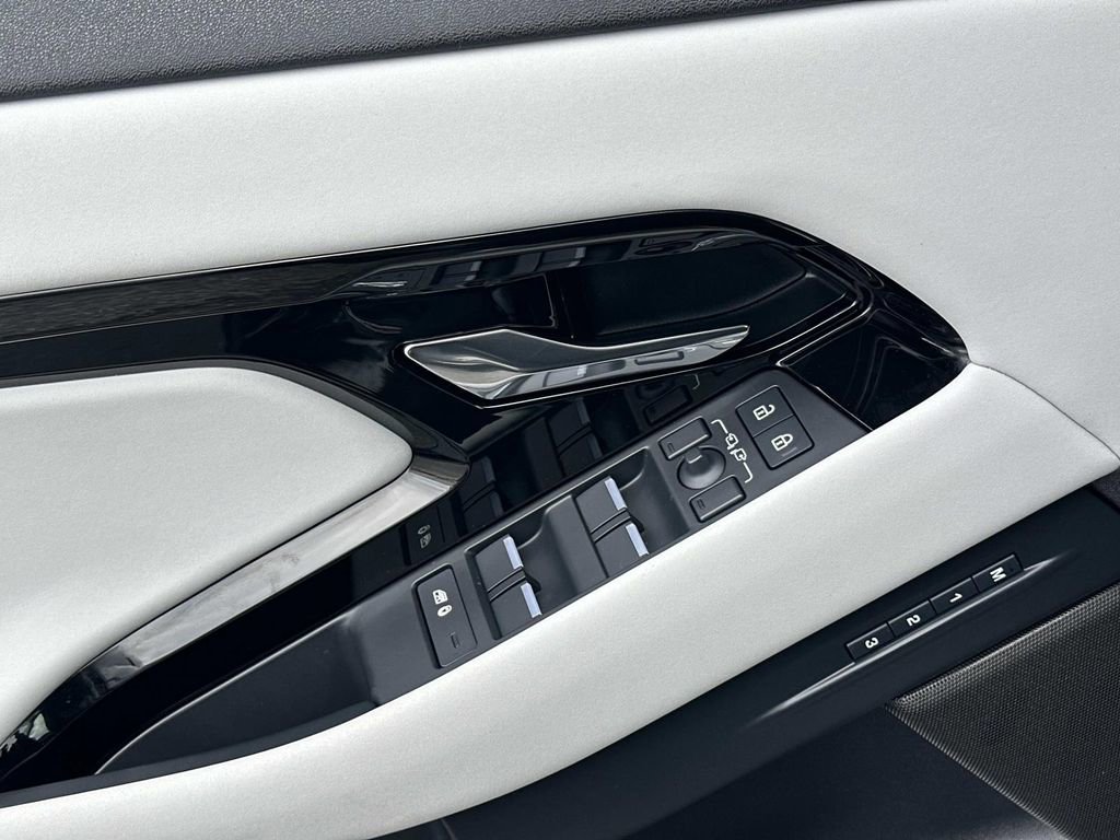 Used 2025 Land Rover Range Rover Evoque S image 25