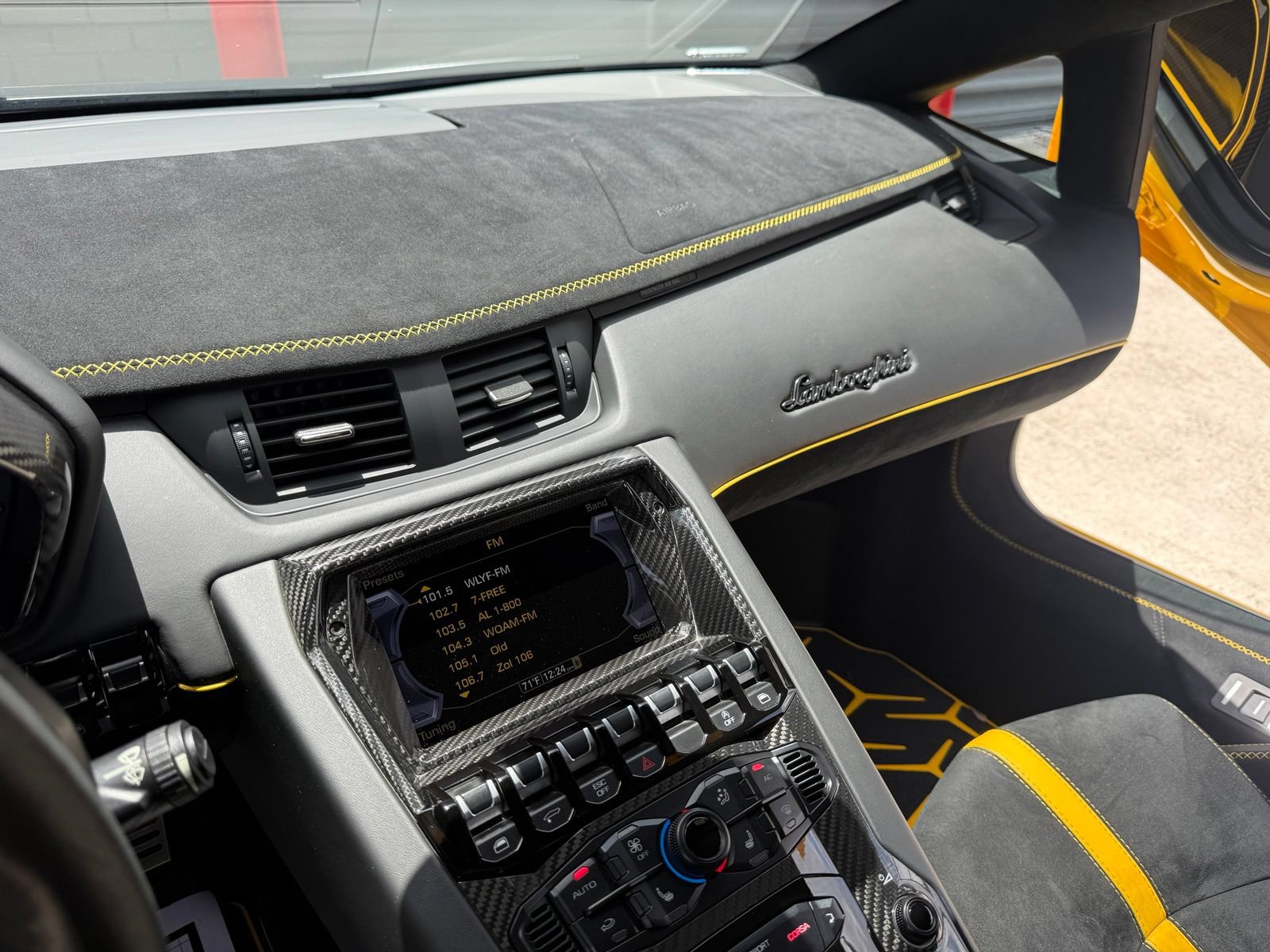Used 2021 Lamborghini Aventador SVJ AWD/4WD image 26