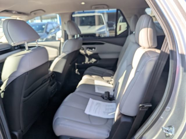 Used 2025 Honda Pilot EX-L image 9