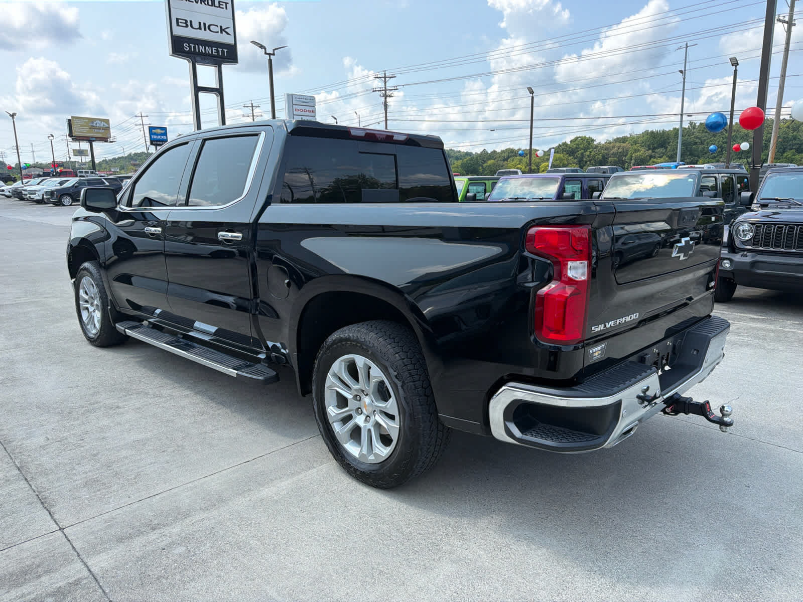 Used 2025 Chevrolet Silverado 1500 LTZ w/ LTZ Premium Package AWD/4WD image 7
