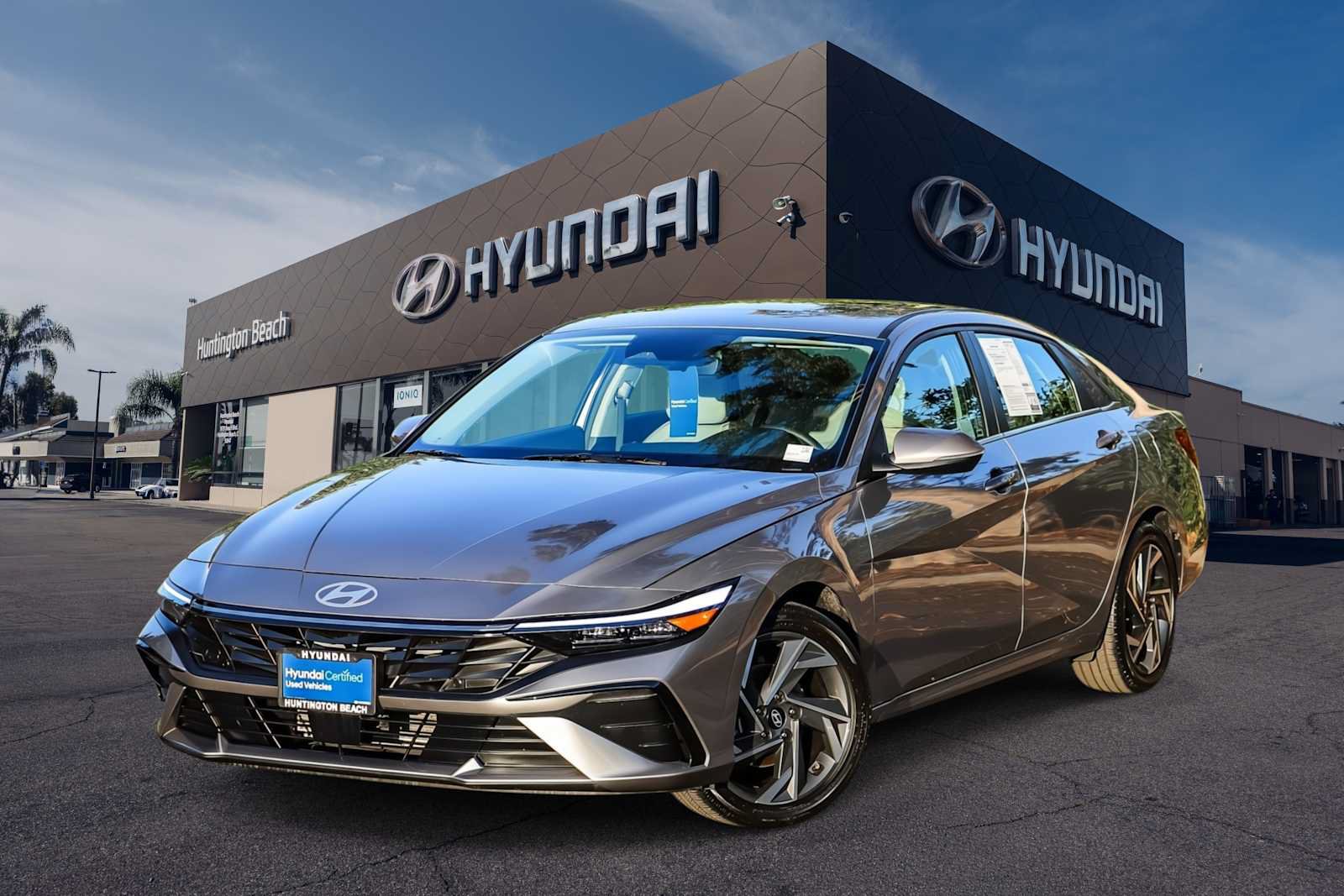 Certified 2025 Hyundai Elantra Limited FWD image 1