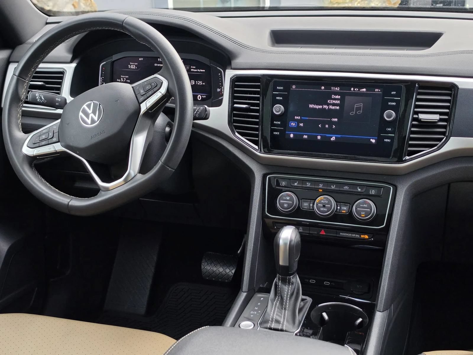 Used 2022 Volkswagen Atlas Cross Sport SE w/ Panoramic Sunroof Package FWD image 13