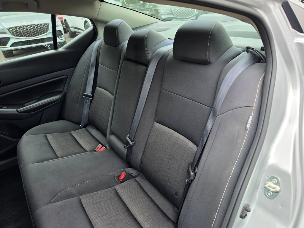 Used 2024 Nissan Altima 2.5 SV FWD image 17