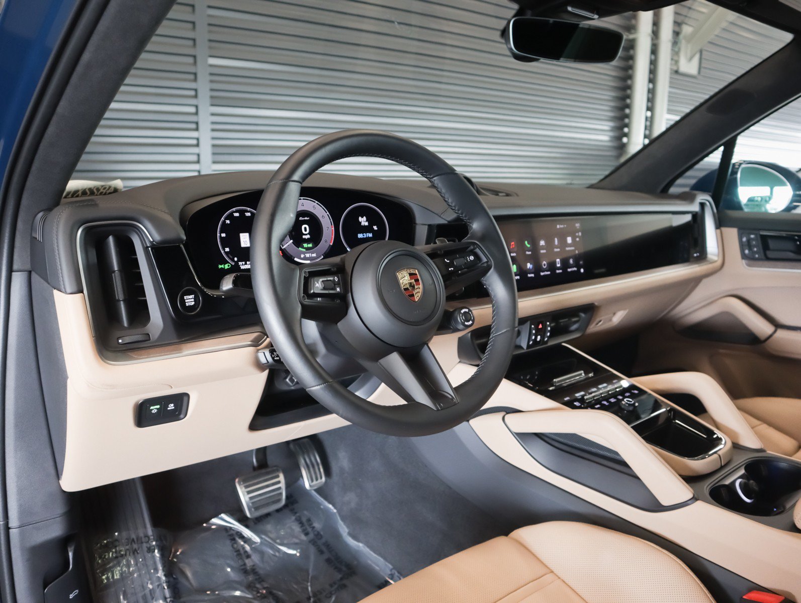 Certified 2024 Porsche Cayenne Turbo AWD/4WD image 4