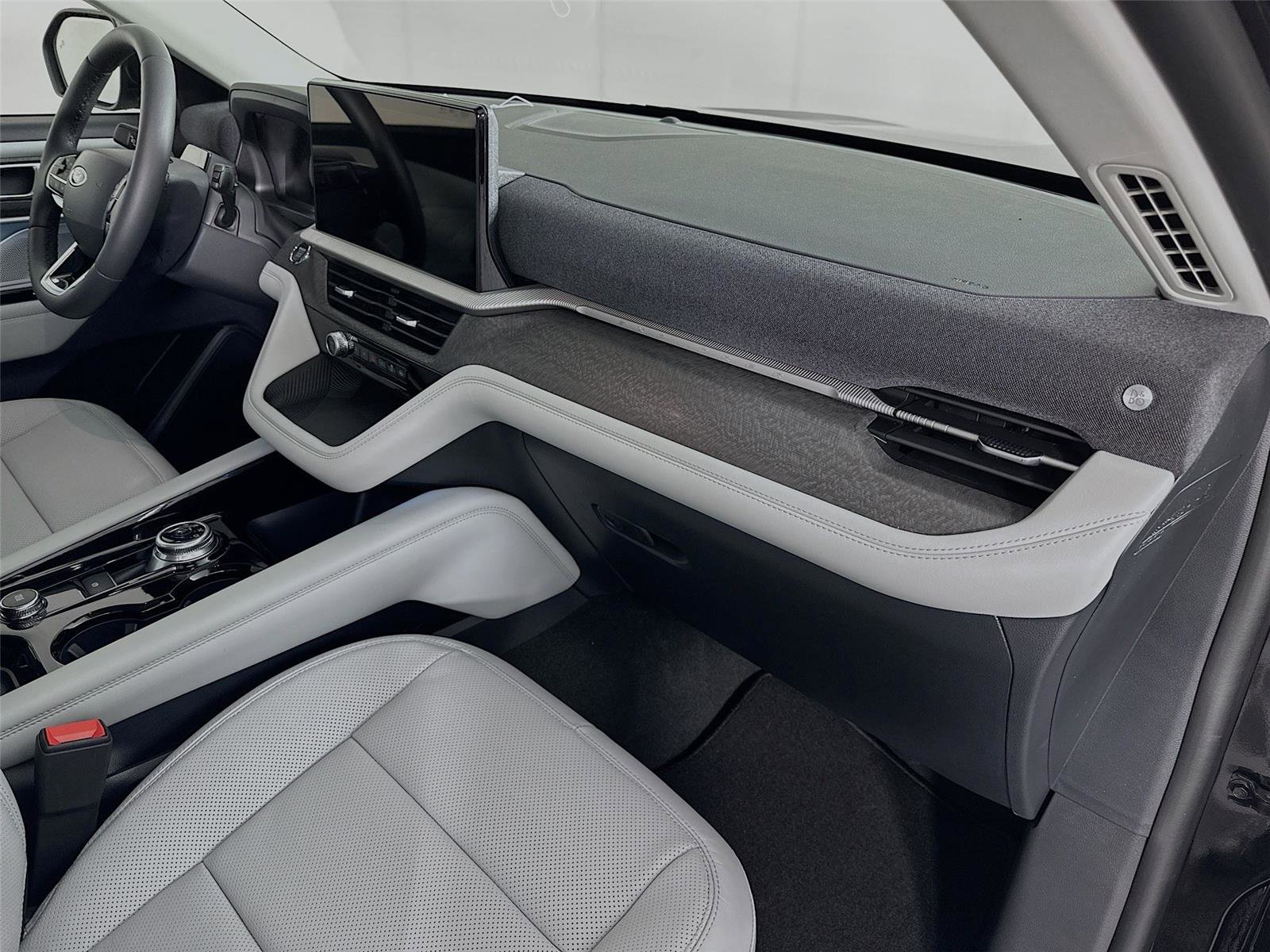 New 2026 Ford Explorer Platinum image 31