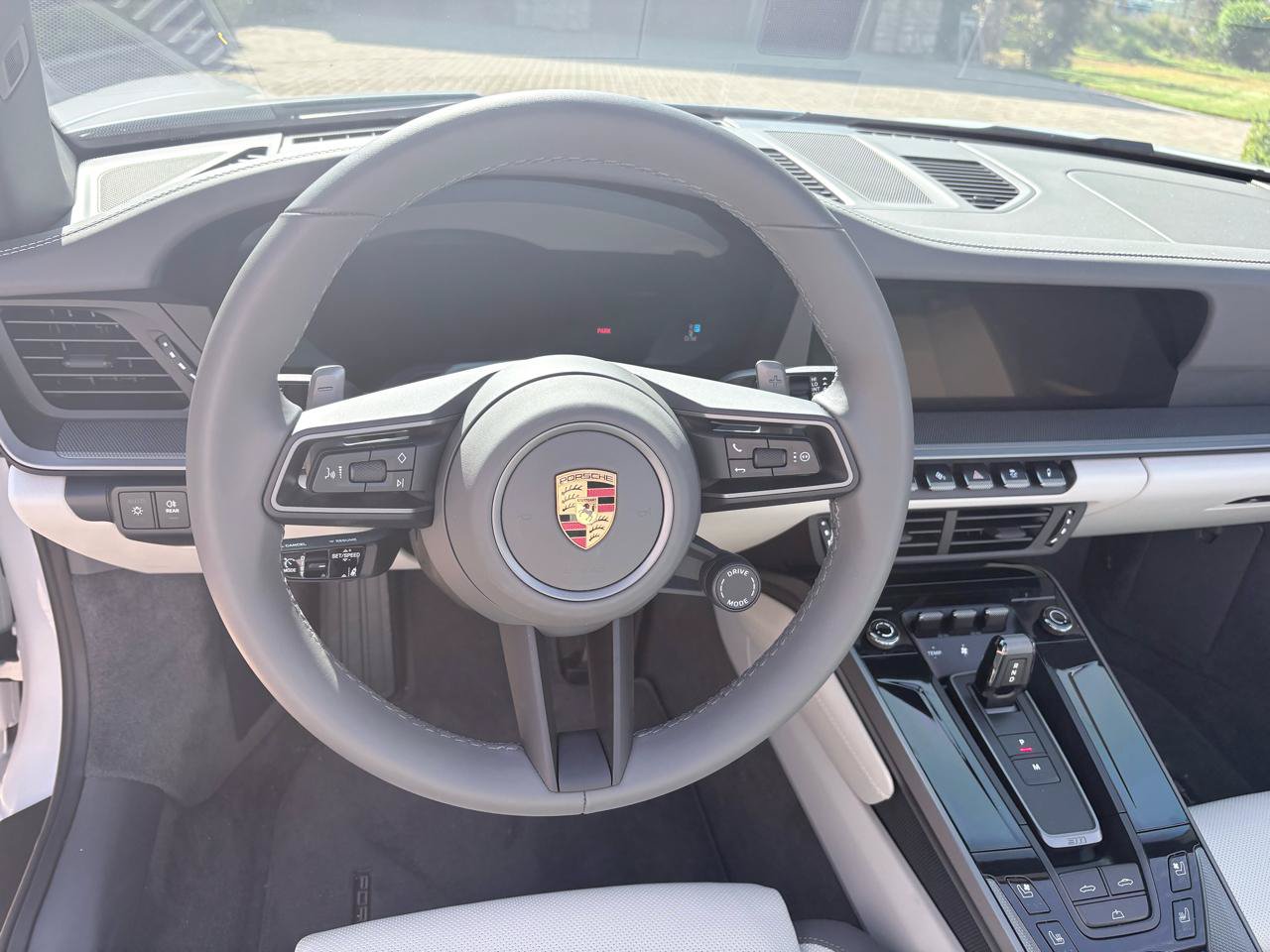Used 2025 Porsche 911 Carrera RWD image 9