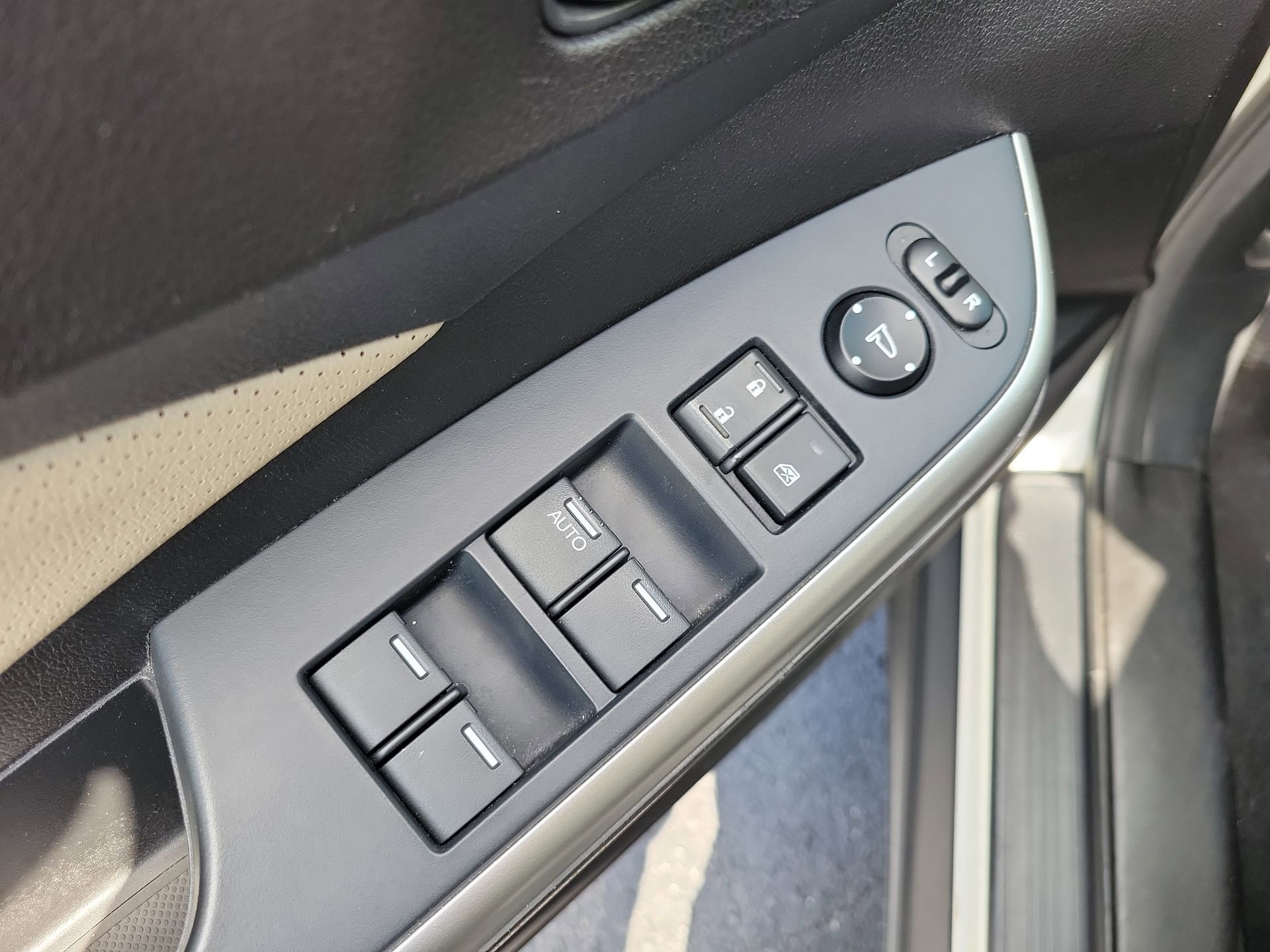 Used 2015 Honda CR-V EX-L image 18