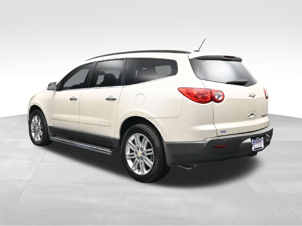 Used 2011 Chevrolet Traverse LT w/ White Premiere Package FWD image 3