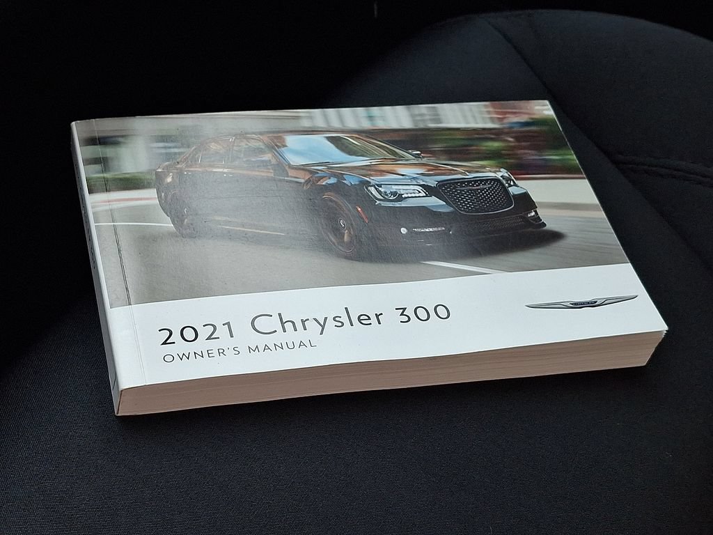 Used 2021 Chrysler 300 Touring w/ Driver Convenience Group RWD image 29