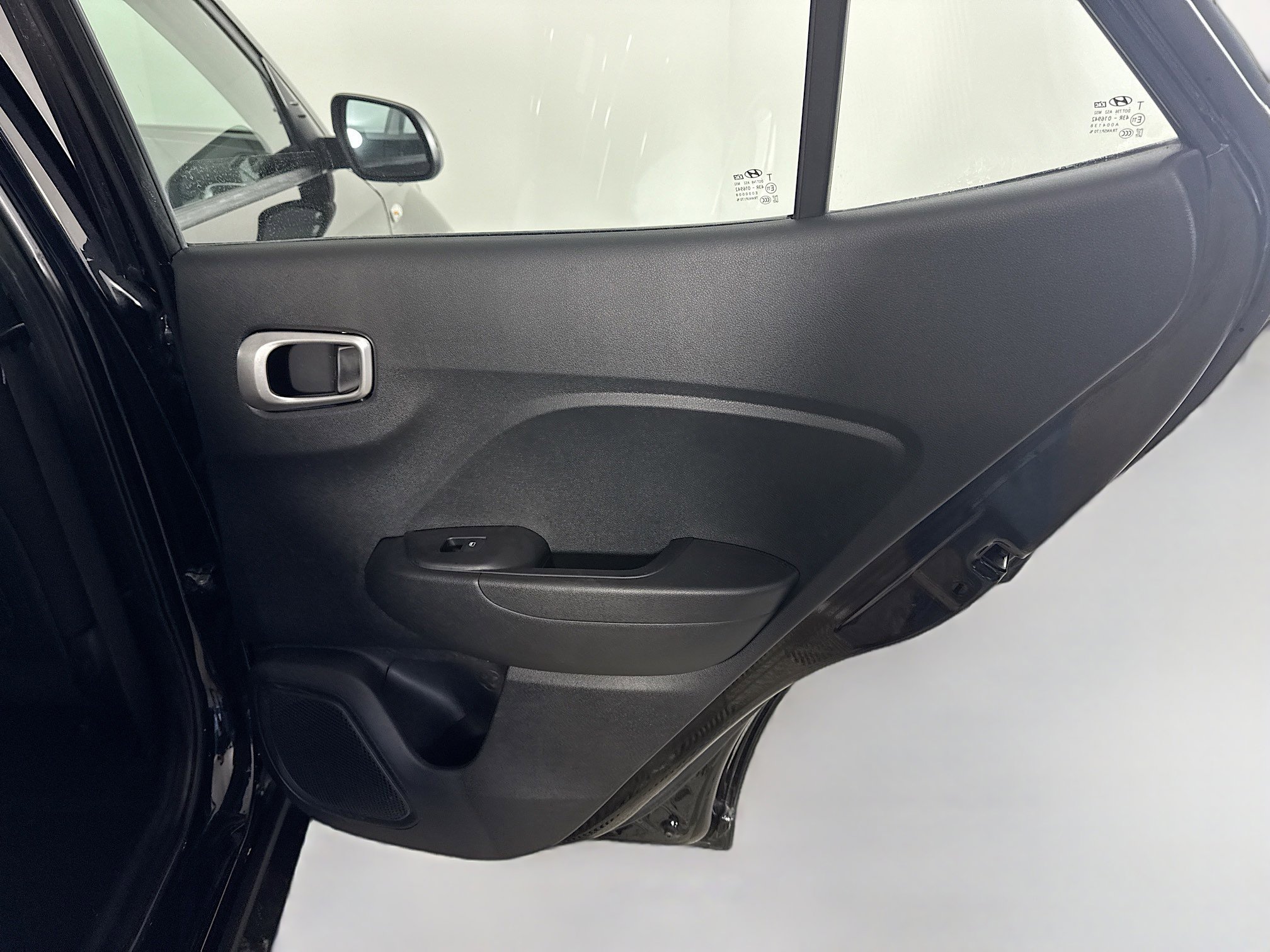 Used 2022 Hyundai Venue SE image 26