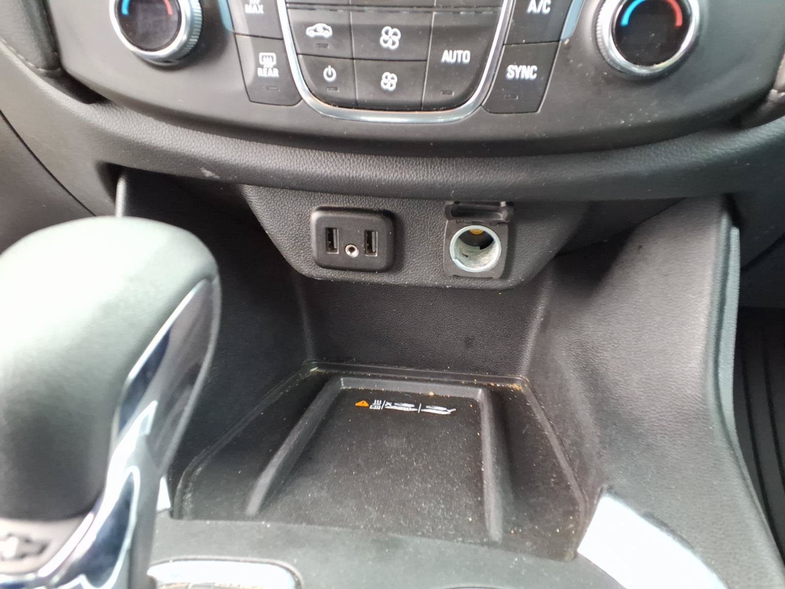 Used 2023 Chevrolet Traverse LT FWD image 14