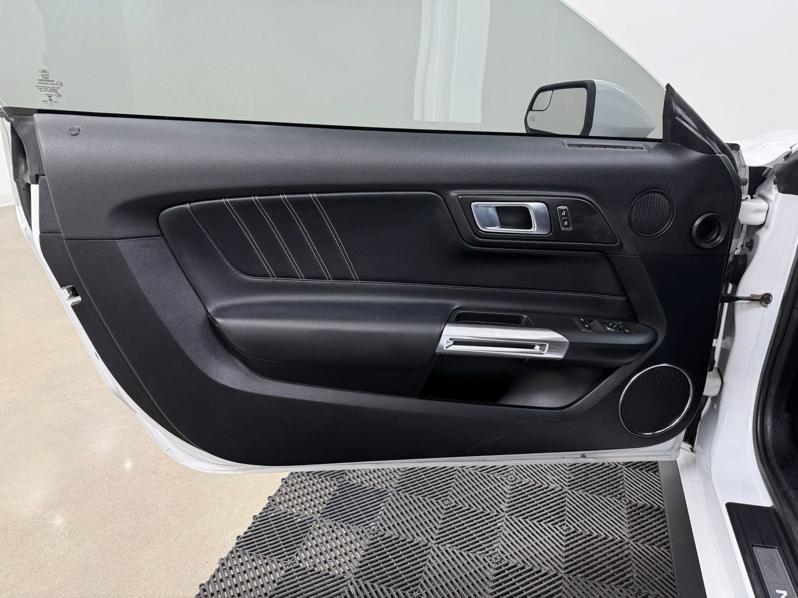 Used 2018 Ford Mustang Premium image 11