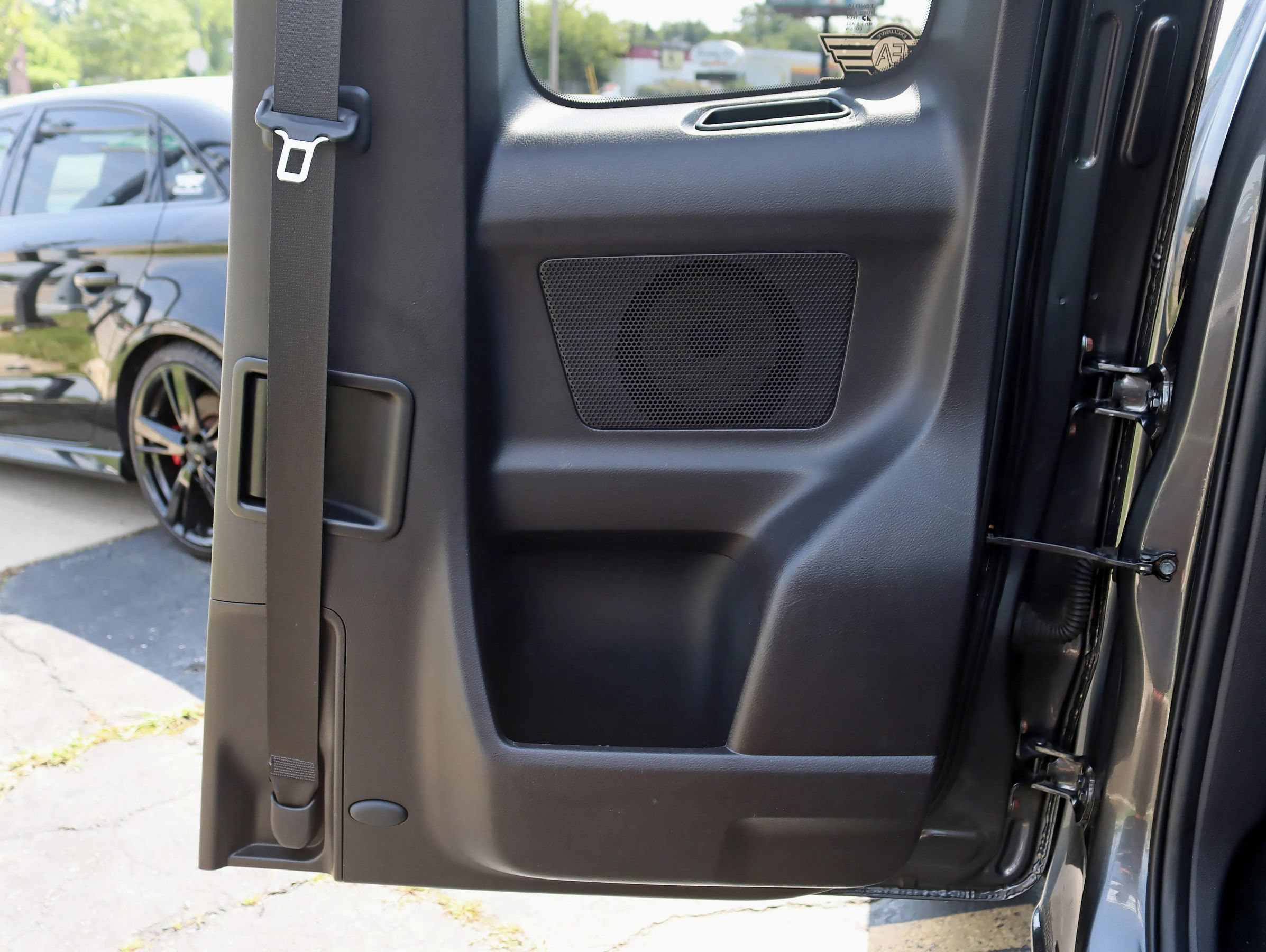 Used 2018 Toyota Tacoma SR5 AWD/4WD image 32
