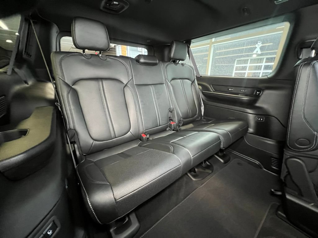 New 2026 Jeep Grand Wagoneer L Limited AWD/4WD image 9