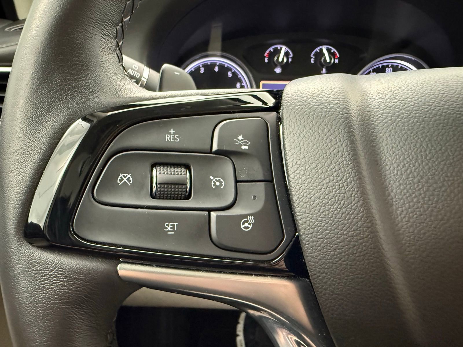 Used 2023 Buick Enclave Essence w/ Sport Touring Edition FWD image 34