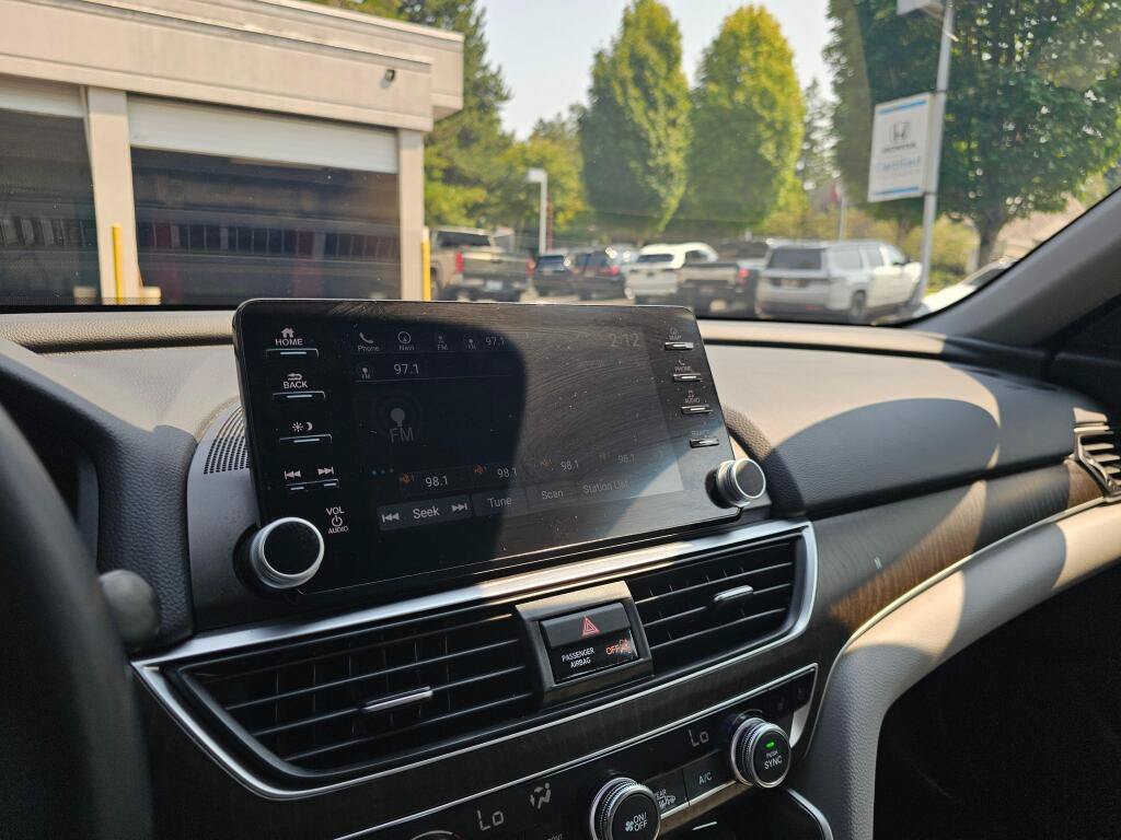 Certified 2018 Honda Accord Touring image 28