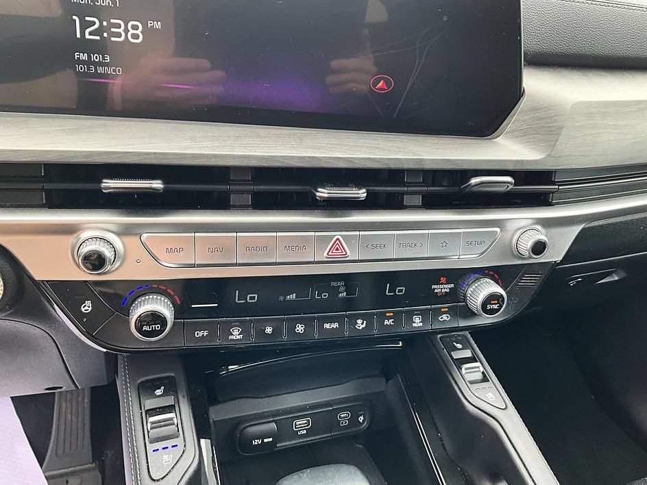 Used 2023 Kia Telluride AWD image 21
