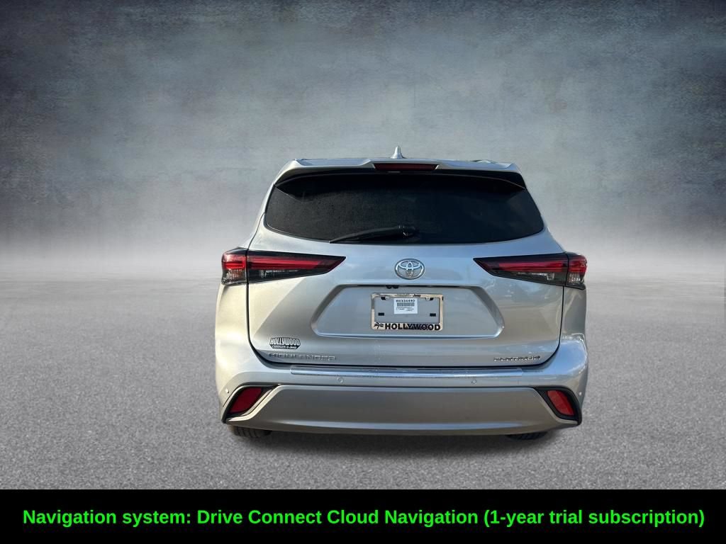 Used 2024 Toyota Highlander Platinum FWD image 6