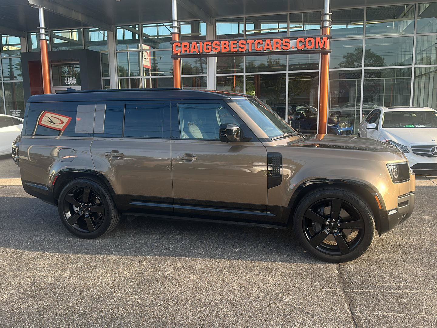 Used 2026 Land Rover Defender 130 X-Dynamic SE AWD/4WD image 1