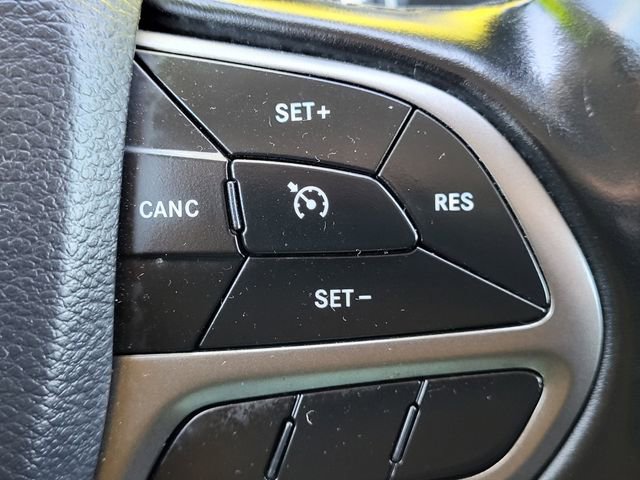Used 2020 Jeep Cherokee Latitude Plus w/ Cold Weather Group AWD/4WD image 12