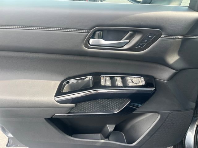 New 2026 Nissan Pathfinder Platinum AWD/4WD image 16