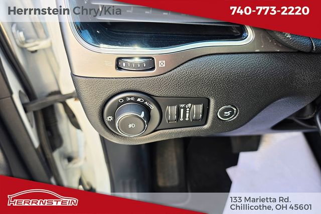 Used 2020 Jeep Cherokee Limited w/ Luxury Group AWD/4WD image 17