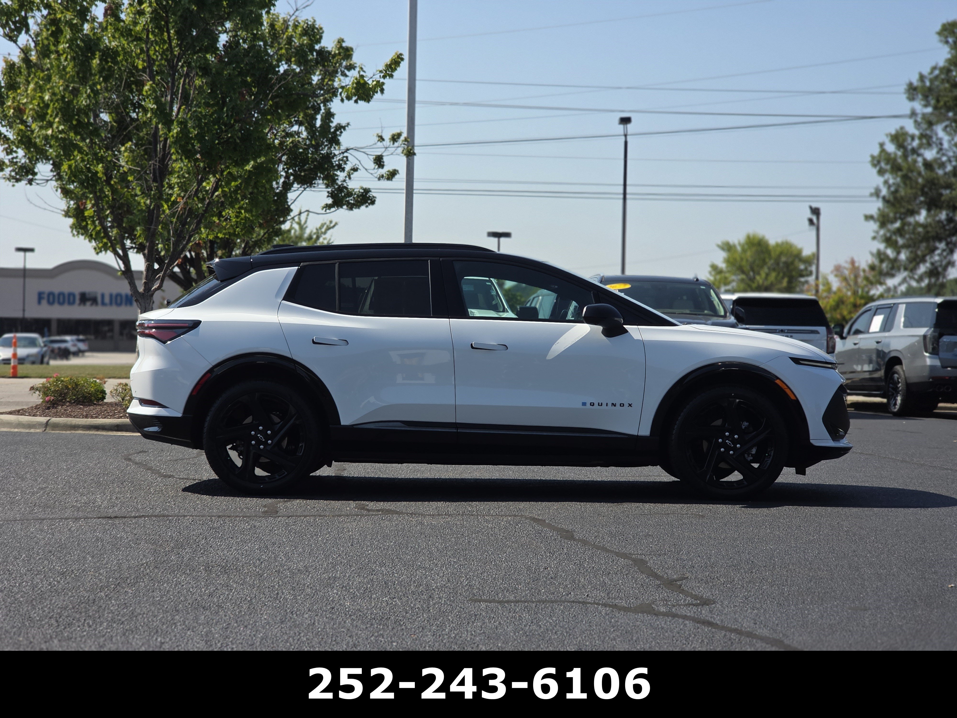 Used 2024 Chevrolet Equinox EV RS FWD image 8